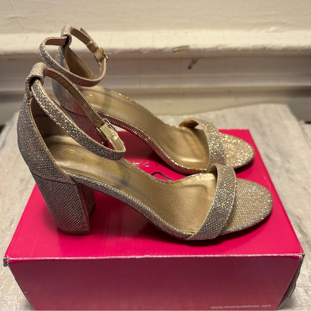 Dream Pairs Women Gold Glitter Chunky Heels Brand New Size 6 NIB
